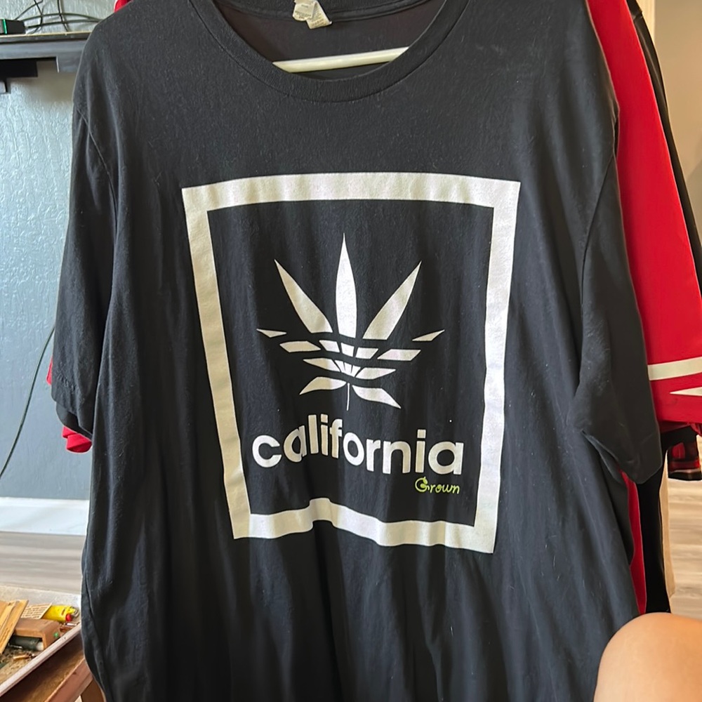 Black California tee shirt2xl